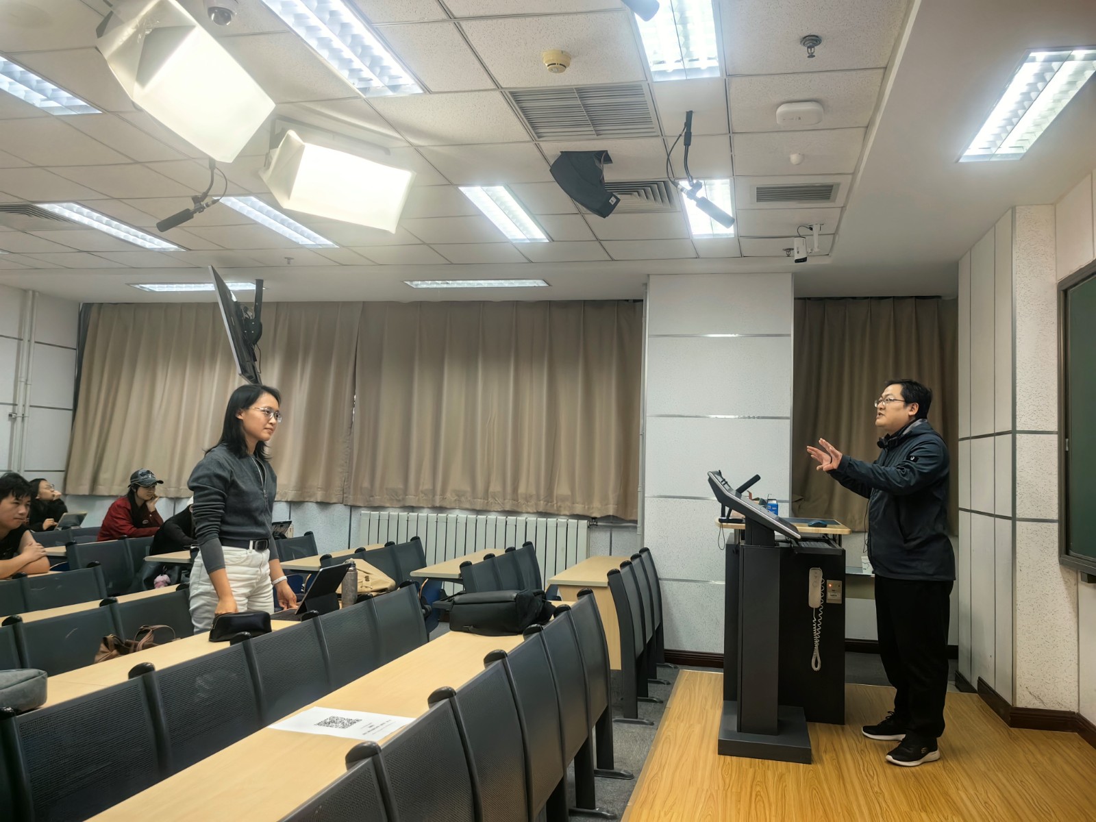 50-3互动.jpg 50-3互动.jpg