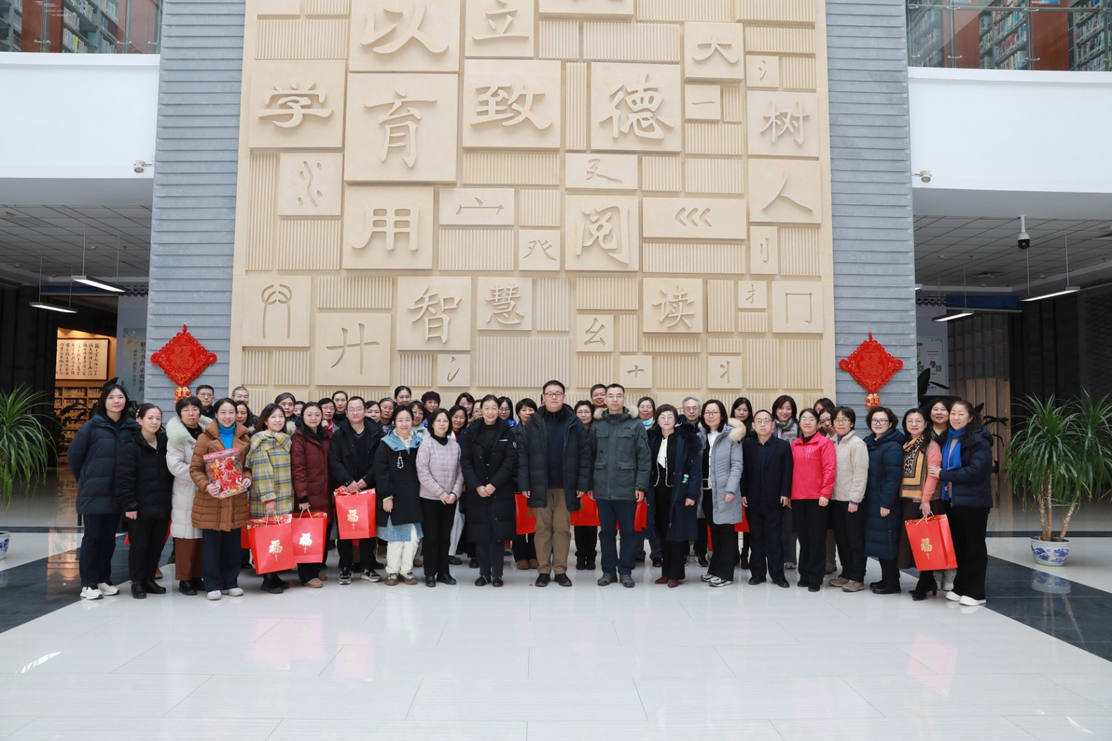 01大合影.jpg 01大合影.jpg