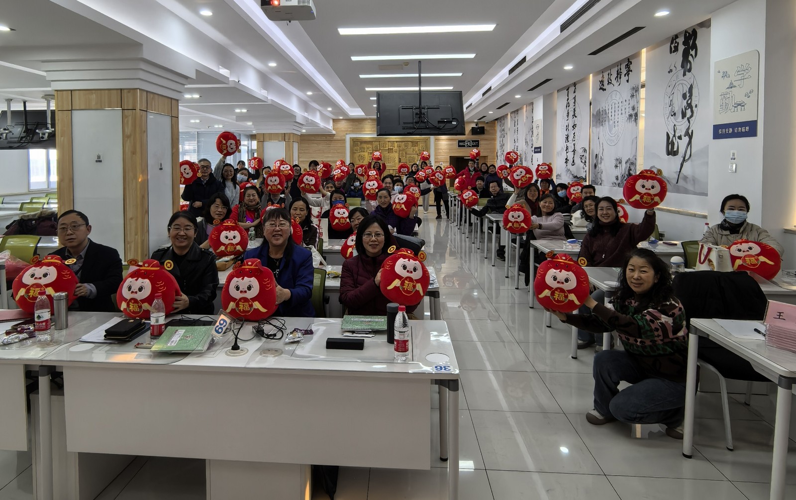 26-1贺新春合影_conew1.jpg
